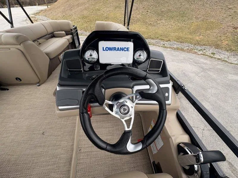 Slide: The Image of Regency 250 DL3 2020 - 75