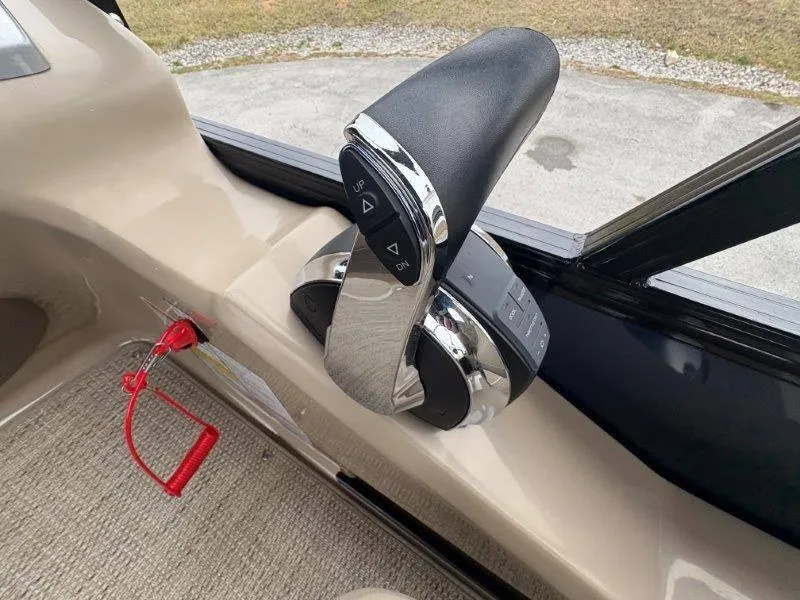 Slide: The Image of Regency 250 DL3 2020 - 82