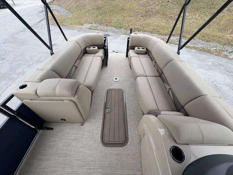 Slide: The Image of Regency 250 DL3 2020 - 87