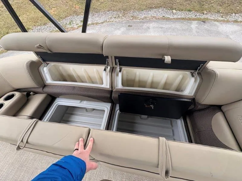 Slide: The Image of Regency 250 DL3 2020 - 88