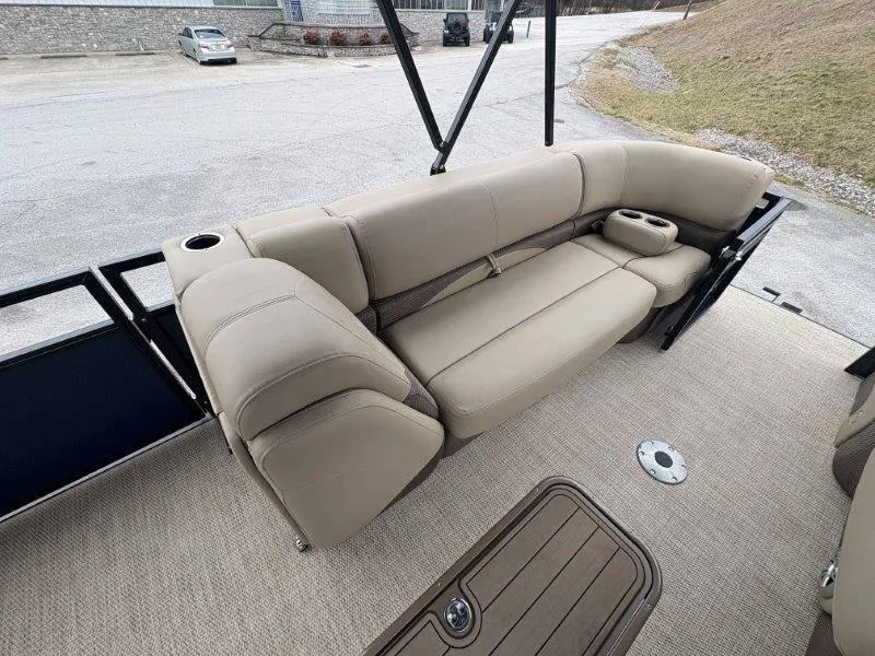 Slide: The Image of Regency 250 DL3 2020 - 90