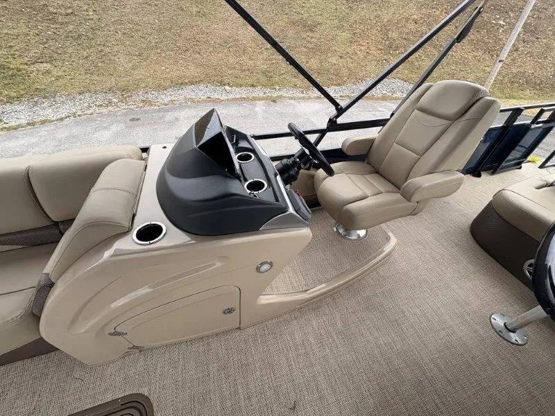 Slide: The Image of Regency 250 DL3 2020 - 91