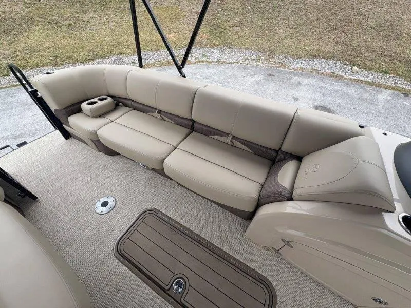 Slide: The Image of Regency 250 DL3 2020 - 92