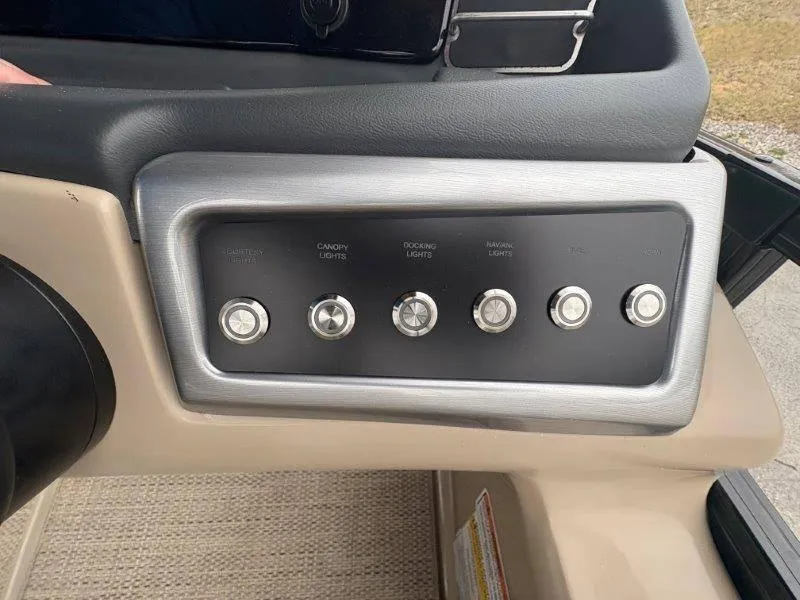 Slide: The Image of Regency 250 DL3 2020 - 94