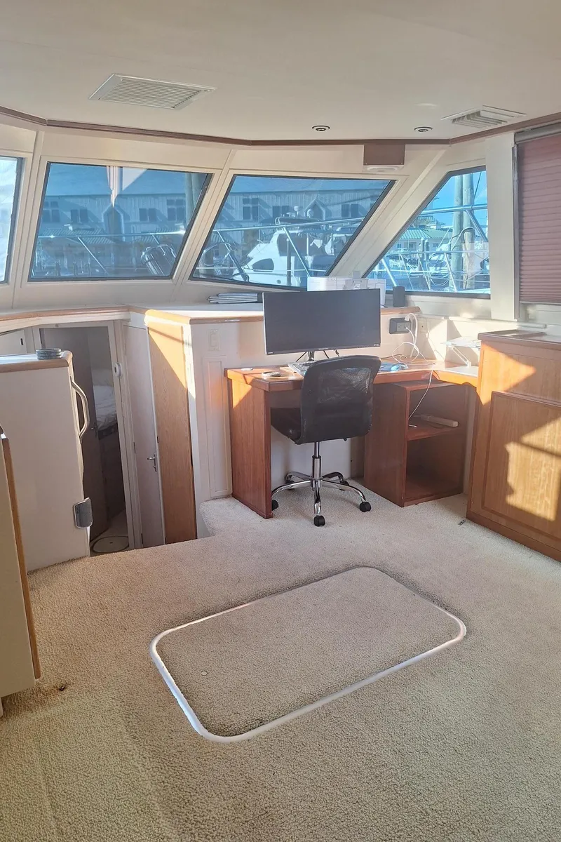 Slide: The Image of Hatteras 42 Cockpit MY 1996 - 60