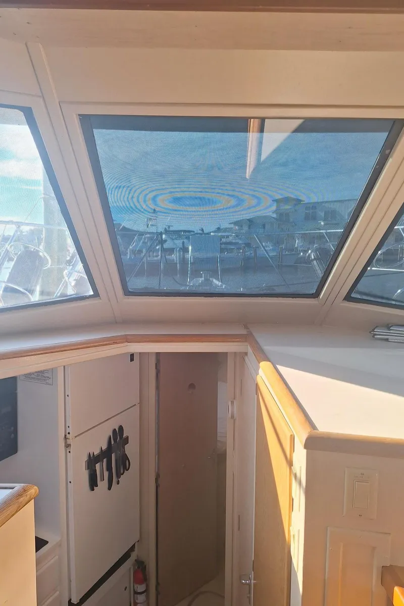 Slide: The Image of Hatteras 42 Cockpit MY 1996 - 61