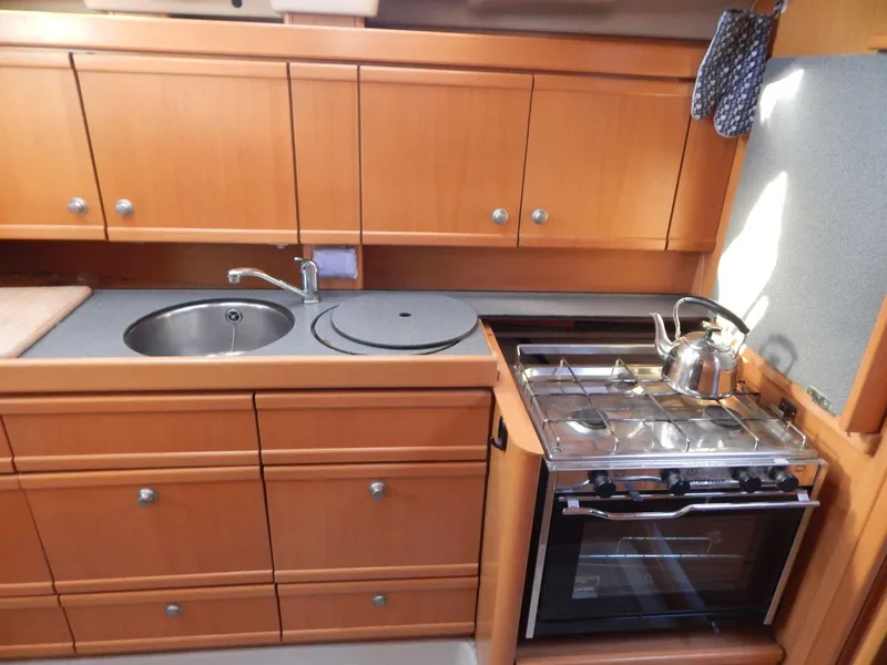 Slide: The Image of Dehler 41DS - Galley - 4