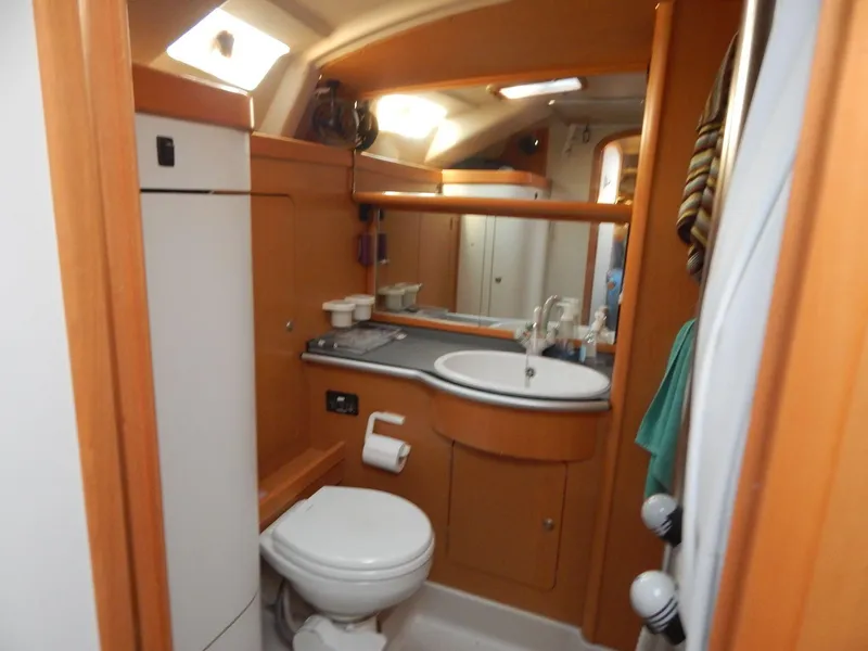 Slide: The Image of Dehler 41DS - Head - 9