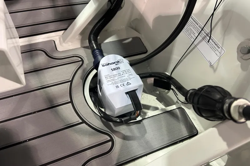 Slide: The Image of Highfield Classic 340 FCT 2025 boat interior with Sahara 500G pump. - 5