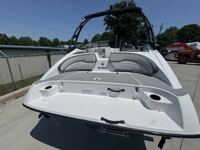 Slide: The Image of Yamaha AR 190 2025 - 4