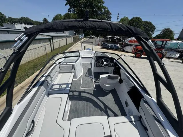 Slide: The Image of Yamaha AR 190 2025 - 5