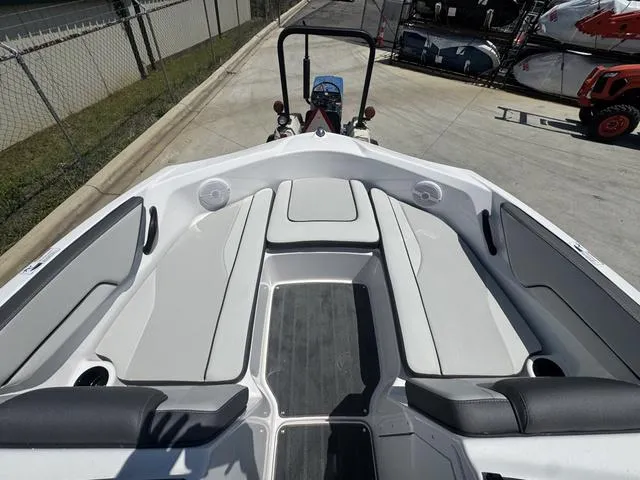 Slide: The Image of Yamaha AR 190 2025 - 7