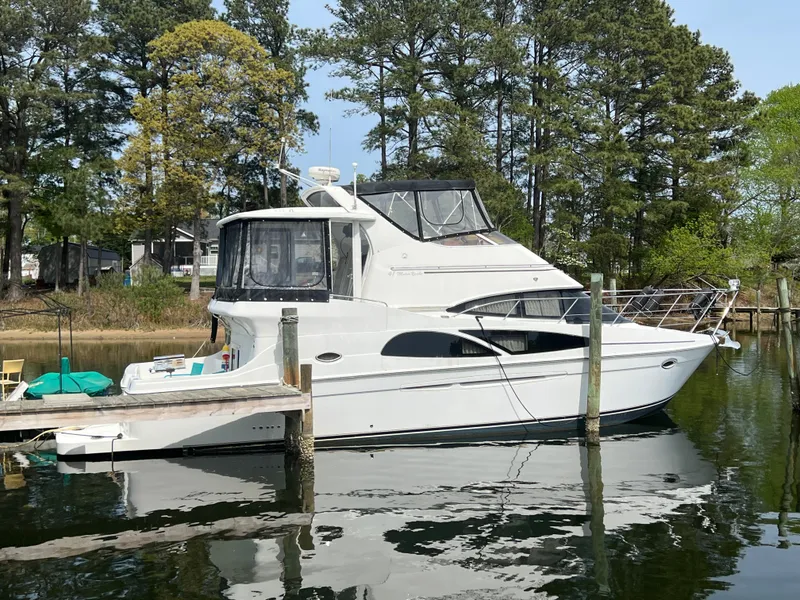 The Image of Carver Yachts 41 Cockpit Motor Yacht 2005 - 0