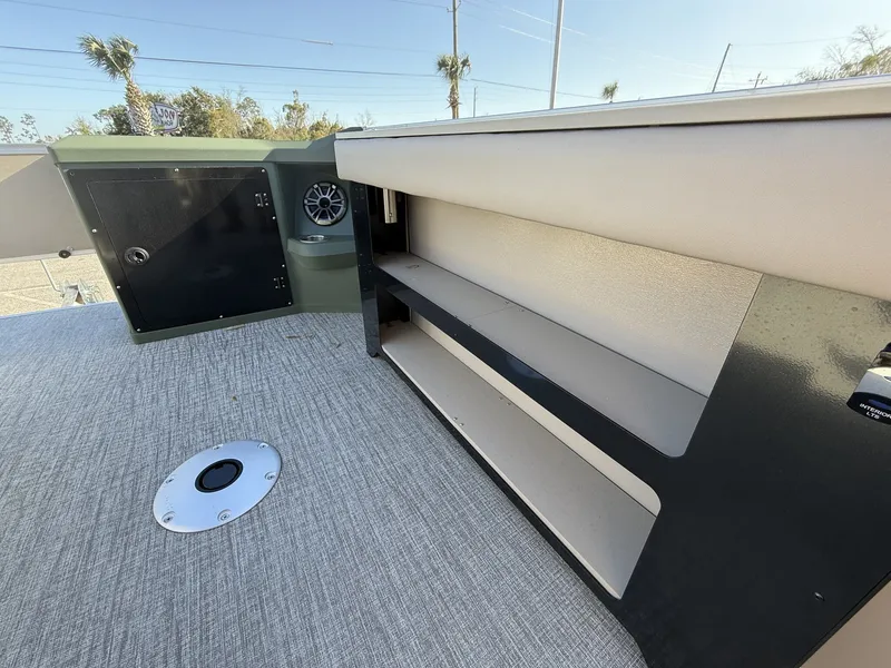 Slide: The Image of Avalon GS GEO FISH 25 T TOP-TRITOON-200HP 2025 - 8