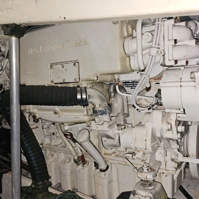 Slide: The Image of Engine compartment of a 1994 Blackfin 33 Combi with MAN Marine Diesel engine. - 41