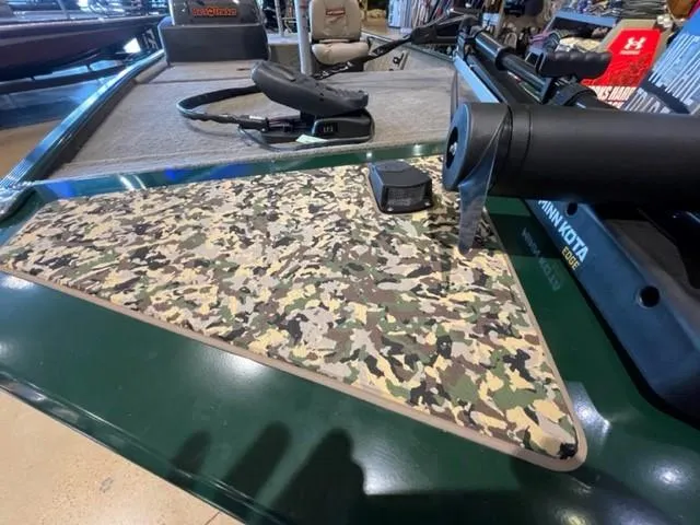 Slide: The Image of Tracker Bass Tracker Classic Limited 2025 - 50