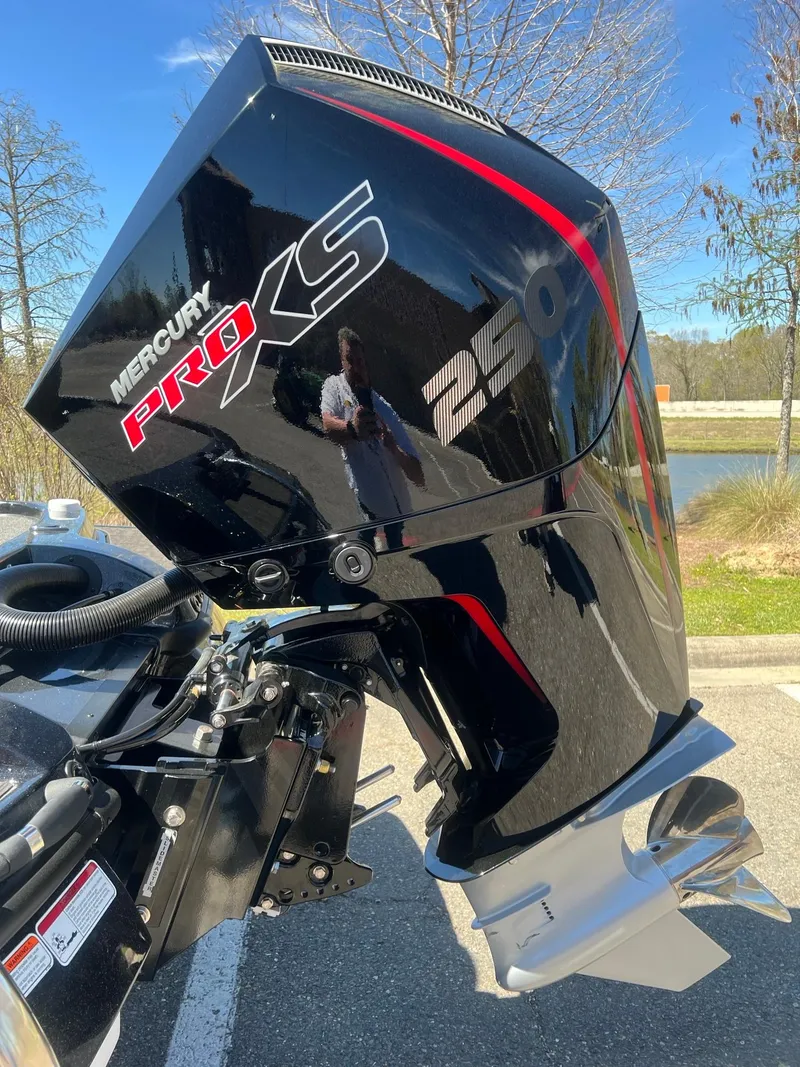 Slide: The Image of 2025 Nitro Z20 XL Pro with Mercury Pro XS 250 outboard motor. - 5