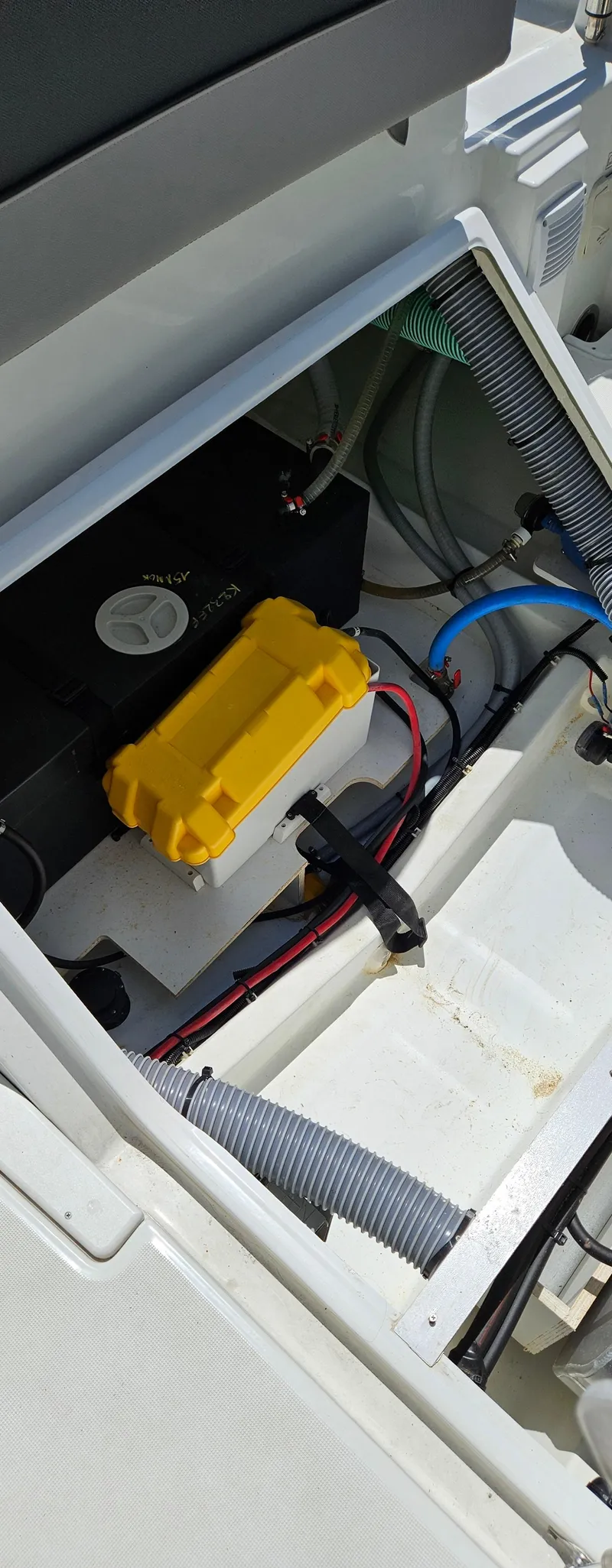 Slide: The Image of 2019 Jeanneau Leader 7.5 CC boat battery compartment with wiring and components. - 10