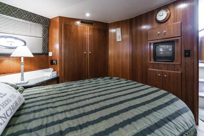 Slide: The Image of Carver 406 Aft Cabin Motor Yacht 2000 - 59
