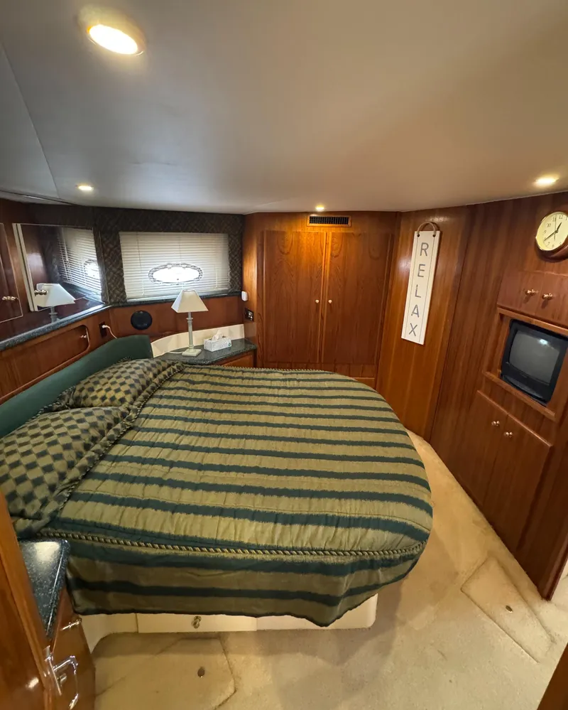Slide: The Image of Carver 406 Aft Cabin Motor Yacht 2000 - 61
