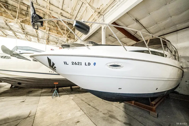 Slide: The Image of 2001 Bayliner 3055 Ciera boat stored indoors, side view. - 38