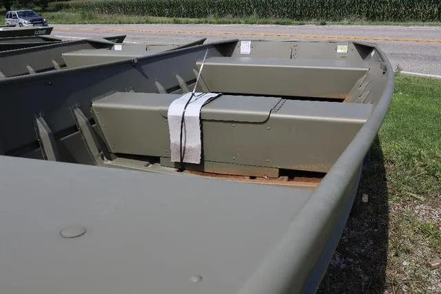 Slide: The Image of Lowe 1648 MT Jon 2023 - 3