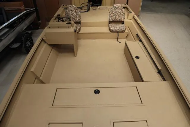 Slide: The Image of Lowe Roughneck 2070 Sc 2025 - 3