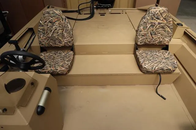 Slide: The Image of Lowe Roughneck 2070 Sc 2025 - 4