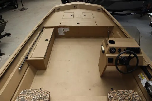 Slide: The Image of Lowe Roughneck 2070 Sc 2025 - 6