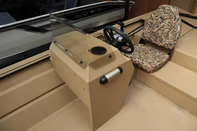 Slide: The Image of Lowe Roughneck 2070 Sc 2025 - 7