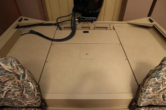 Slide: The Image of Lowe Roughneck 2070 Sc 2025 - 9