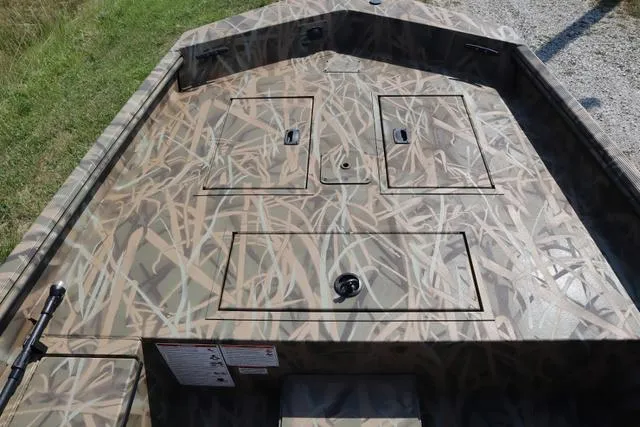 Slide: The Image of Lowe Roughneck 1860 SC Jet 2025 - 4