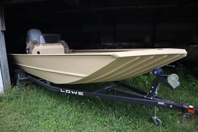 Slide: The Image of Lowe 1760 Roughneck Sc 2025 - 2