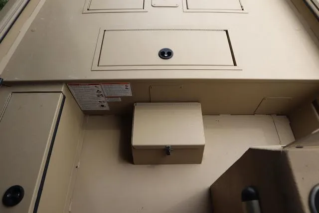 Slide: The Image of Lowe 1760 Roughneck Sc 2025 - 3