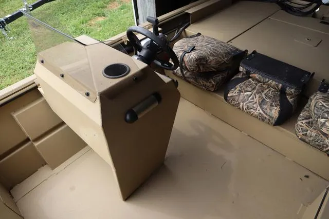 Slide: The Image of Lowe 1760 Roughneck Sc 2025 - 5