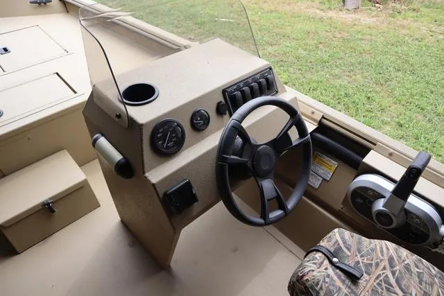 Slide: The Image of Lowe 1760 Roughneck Sc 2025 - 9