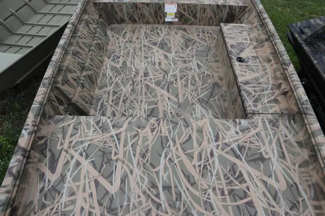 Slide: The Image of Lowe Roughneck 1660 Tiller 2025 - 4