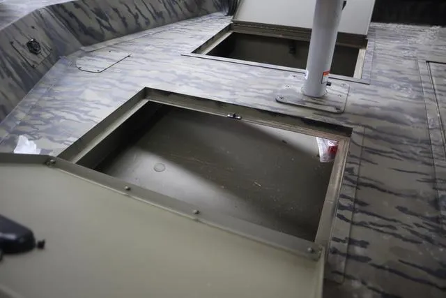 Slide: The Image of Lowe Roughneck 1660 Add on Console Jet 2025 - 10