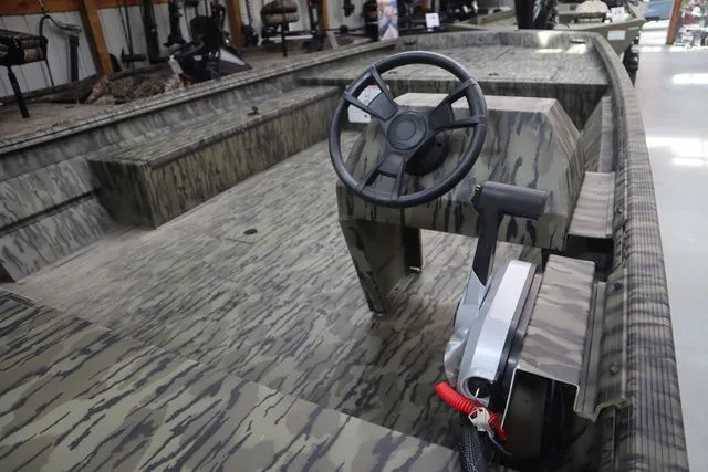 Slide: The Image of Lowe Roughneck 2070 Value Console 2025 - 4