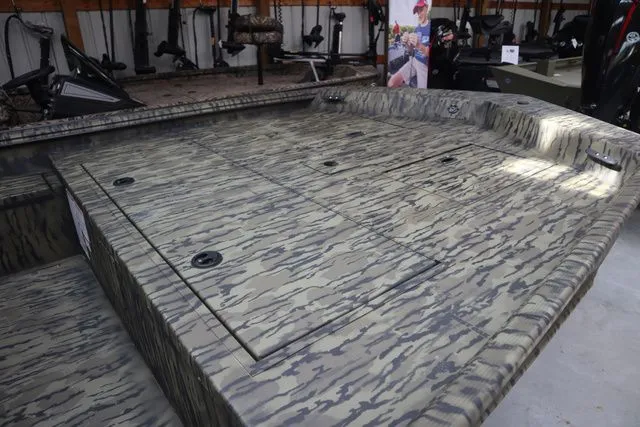 Slide: The Image of Lowe Roughneck 2070 Value Console 2025 - 6