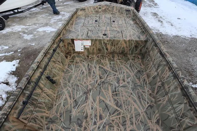 Slide: The Image of Lowe Roughneck 1860 Tiller 2025 - 12