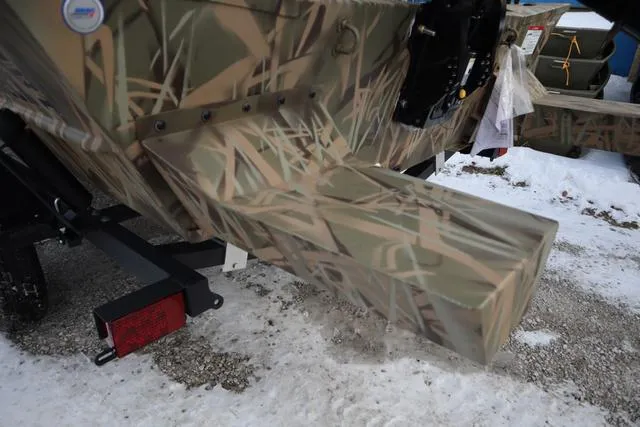 Slide: The Image of Lowe Roughneck 1860 Tiller 2025 - 5