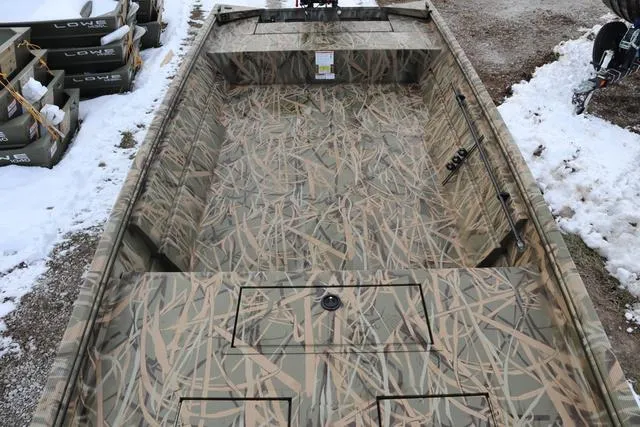 Slide: The Image of Lowe Roughneck 1860 Tiller 2025 - 9