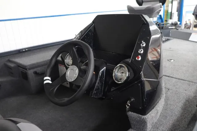 Slide: The Image of Crestliner XF 17 BASS 2025 - 10