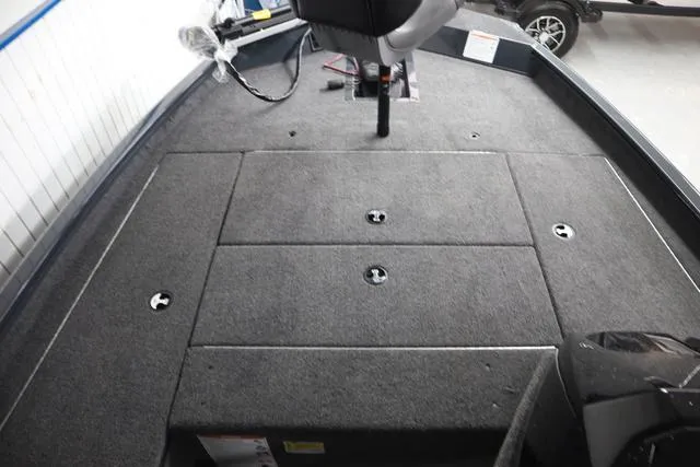 Slide: The Image of Crestliner XF 17 BASS 2025 - 4