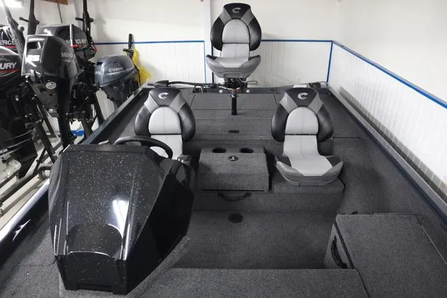 Slide: The Image of Crestliner XF 17 BASS 2025 - 6