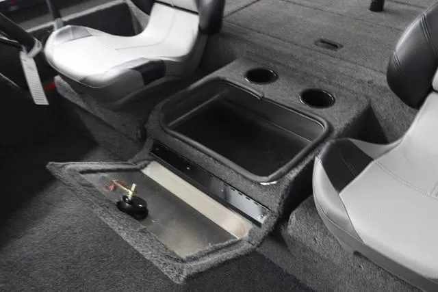 Slide: The Image of Crestliner XF 17 BASS 2025 - 8