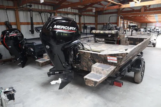 Slide: The Image of Lowe Roughneck 2070 Cc 2023 - 3