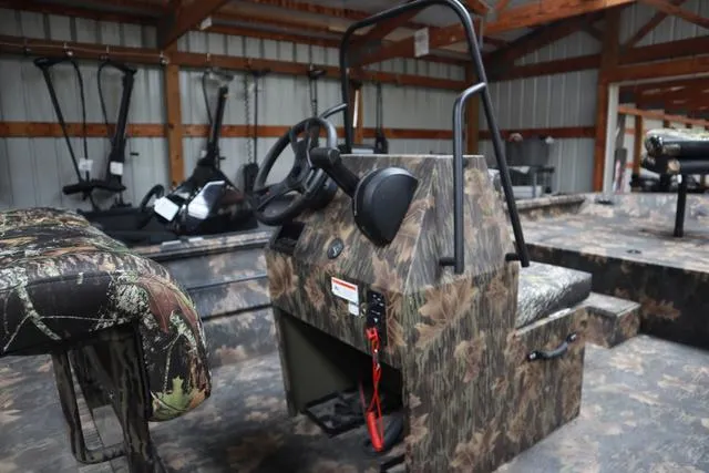 Slide: The Image of Lowe Roughneck 2070 Cc 2023 - 4