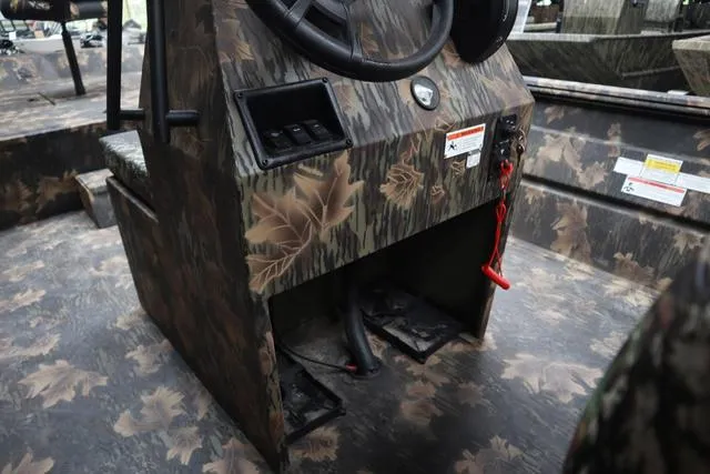 Slide: The Image of Lowe Roughneck 2070 Cc 2023 - 6